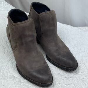 Born Women's Size 7.5 Tan Leather Low Heel Slip On Ankle Booties